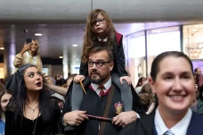 Hogwarts Day, Ribuan...