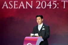 Choi Siwon Sampaikan...