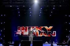 Ricky Febian Bius Penonton...