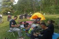 Melepas Penat Kerja,...