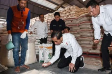 Presiden Jokowi Cek...