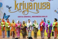 Iriana Jokowi Hadiri...