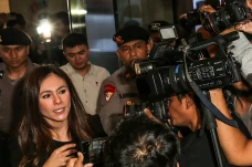 Tiba di Bareskrim, Wulan...