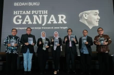 Bedah Buku Hitam Putih...
