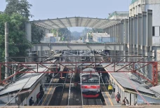 Revitalisasi Stasiun...