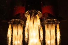 Roket Soyuz MS-24 Meluncur,...