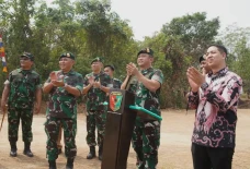 Pangkostrad Resmikan...