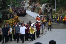 Presiden Jokowi Tinjau...