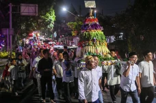 Kirab Peringatan Maulid...