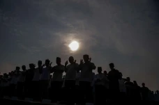 Dilanda Bencana Kabut...