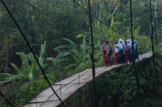 Jembatan Keropos Ancam...
