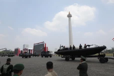 Parade Alutsista Peringatan...