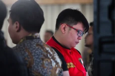 Bak Ayam Sakit, Begini...