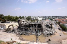 Diserbu Brigade Hamas,...
