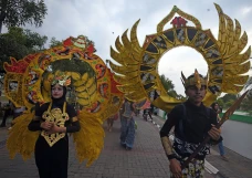 Festival Budaya Surosowan...