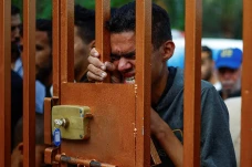 Rumah Hancur Keluarga...
