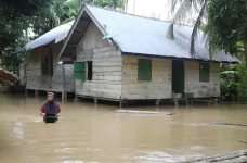 Banjir Rendam Ratusan...