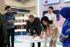Ekspansi ke Timur Tengah,...