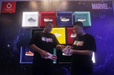 Manjakan Pencinta Avengers,...
