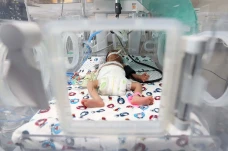 RS Krisis Listrik, Bayi...