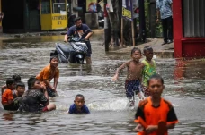 Taman Duta Depok Diterjang...