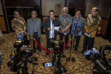 Mantan Hakim Konstitusi...