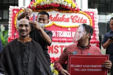 Aksi Cukur Rambut Abraham...