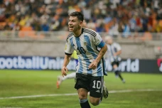 Hattrick Claudio Echeverri...