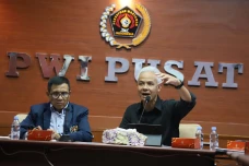 Ganjar Pranowo Hadiri...