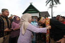 Keliling Indonesia Timur,...