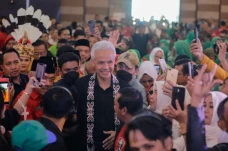 Ganjar Pranowo Hadiri...