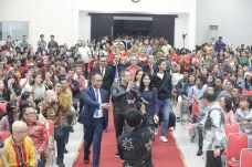 HT Hadiri Ibadah Natal...