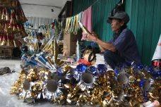 Penjual Terompet Musiman...