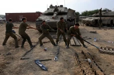 Israel Keok! 825 Kendaraan...