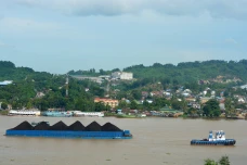 Lalu Lintas Tongkang...