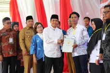 Bagikan 1000 Sertifikat...