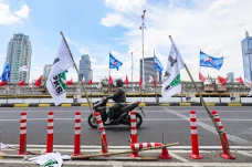 Pembatas Jalur Sepeda...