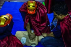 Potret Keseruan Super...