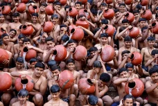 Ritual Magh Mela, Pemandian...