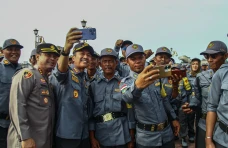 Minggir Wir! Anggota...