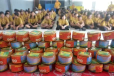 Tradisi Bagi-bagi Kue...