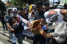 Aksi Solidaritas Desak...