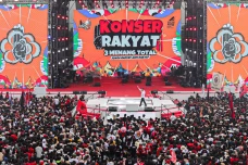 Hary Tanoesoedibjo Hadiri...