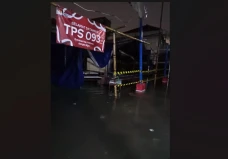 Terendam Banjir, Kotak...