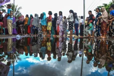 Potret Antrian Warga...