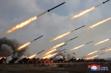 Disaksikan Kim Jong...