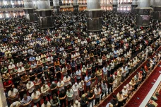 Suasana Khidmat Salat...