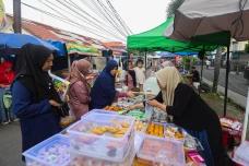 Berburu Beragam Menu...