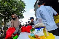 Antusiasme Warga Berbelanja...