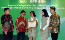 Grab Terima Sertifikat...
